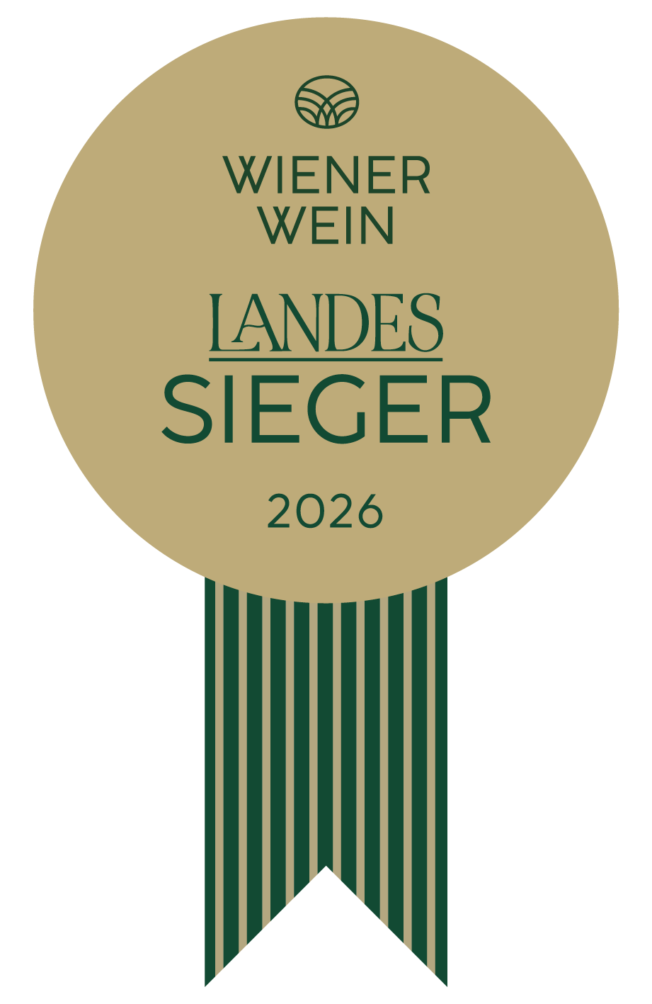 Im Weingarten ist eine festliche Tafel für eine nächtliche Verkostung angerichtet.